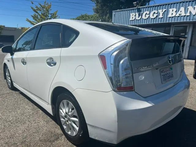 2014 Toyota Prius Base photo 3