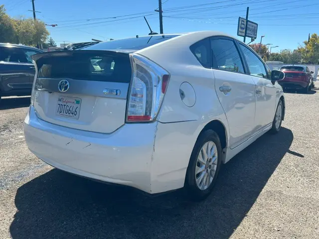 2014 Toyota Prius Base photo 4