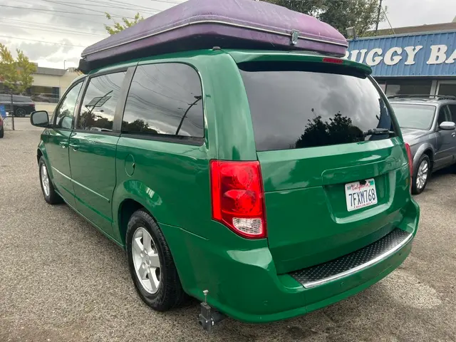 2013 Dodge Grand Caravan SXT photo 4