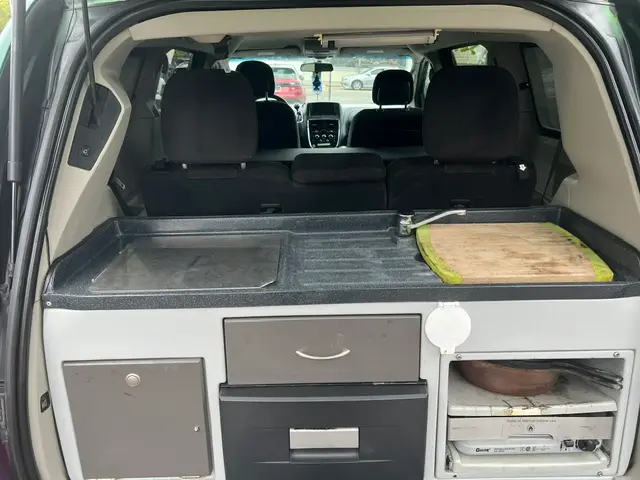 2013 Dodge Grand Caravan SXT photo 5