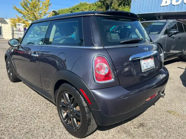 2012 MINI Cooper Base photo 3