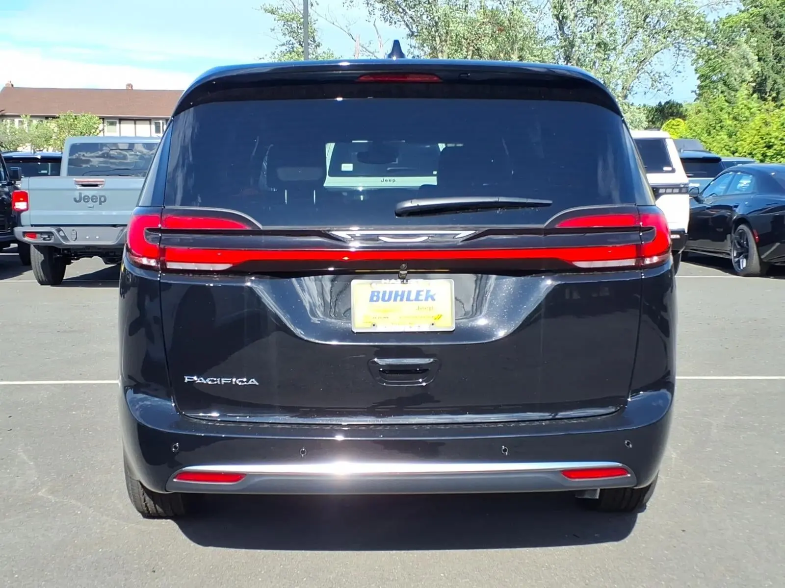 2027 Chrysler Pacifica Select photo 4