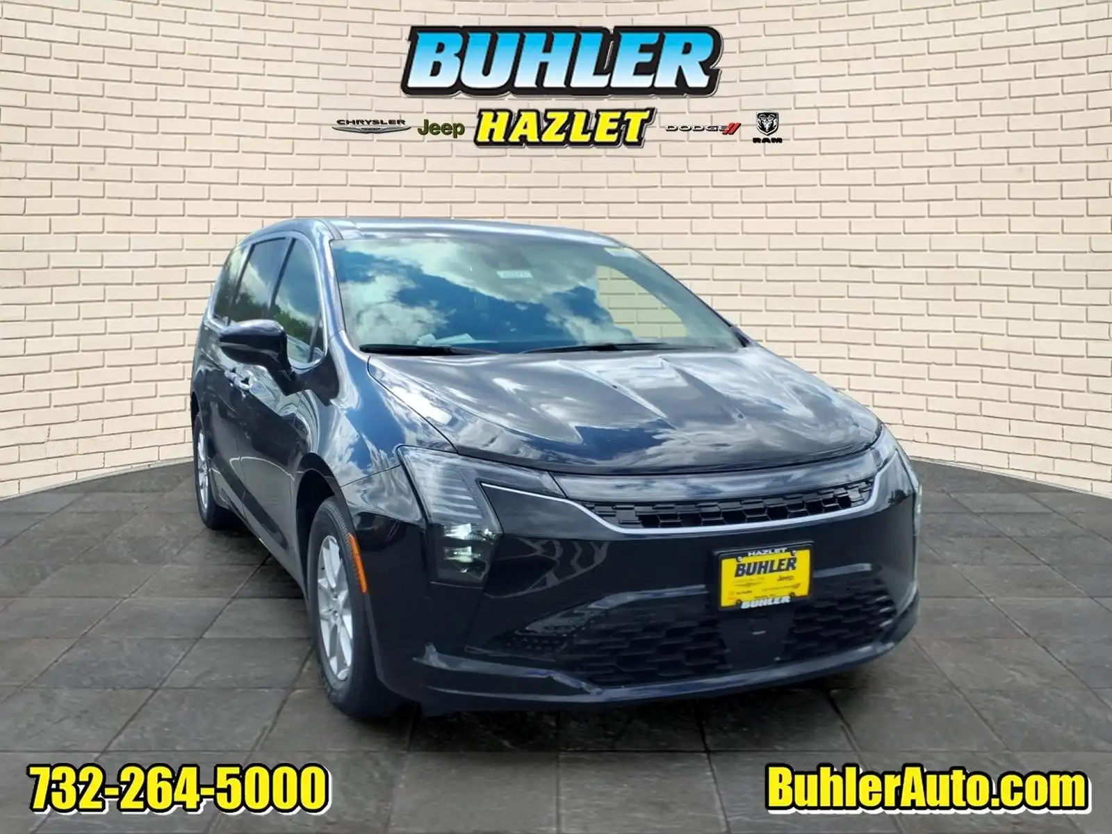 2027 Chrysler Pacifica Select's photo