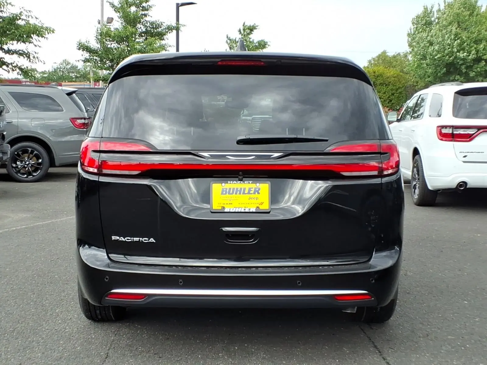 2027 Chrysler Pacifica Select photo 4