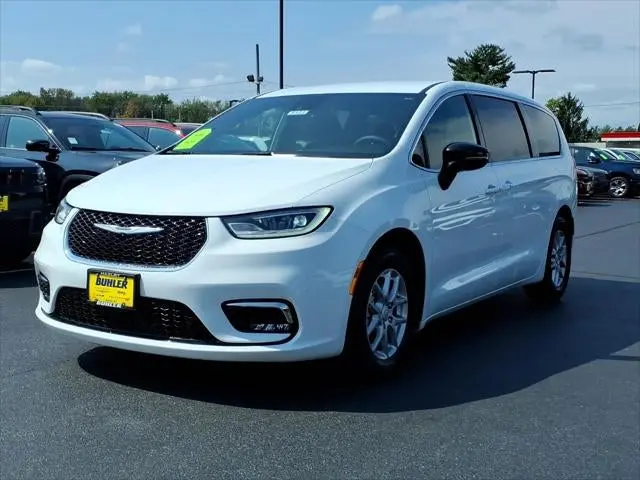 2026 Chrysler Pacifica Select photo 3