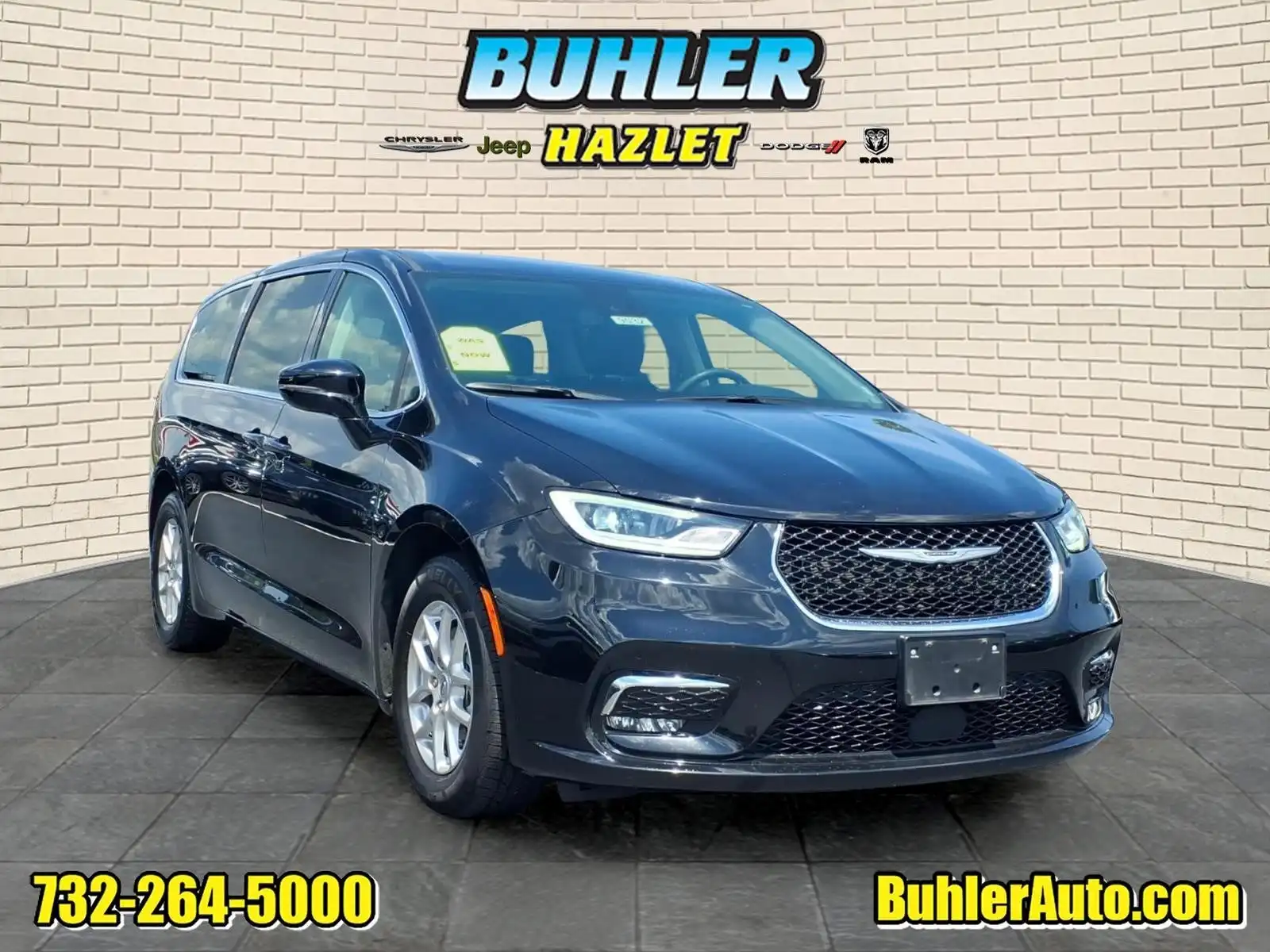 2024 Chrysler Pacifica Touring L's photo