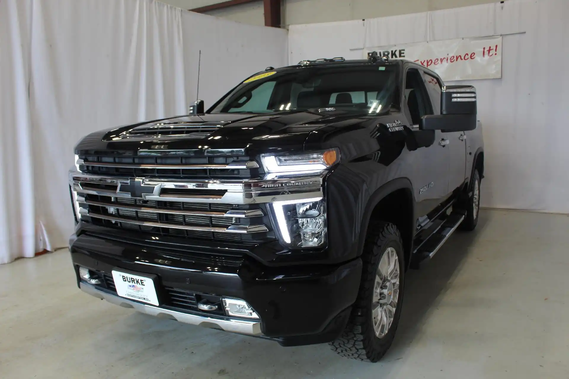 2023 Chevrolet Silverado HD High Country 4WD Crew Cab Standard Box's photo