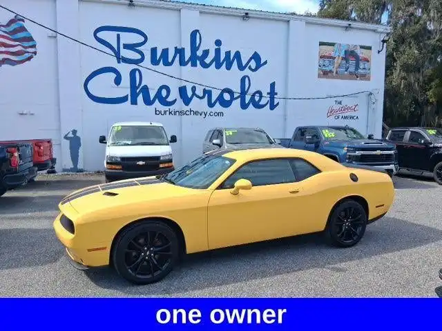 2017 Dodge Challenger SXT's photo
