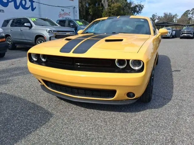 2017 Dodge Challenger SXT photo 5