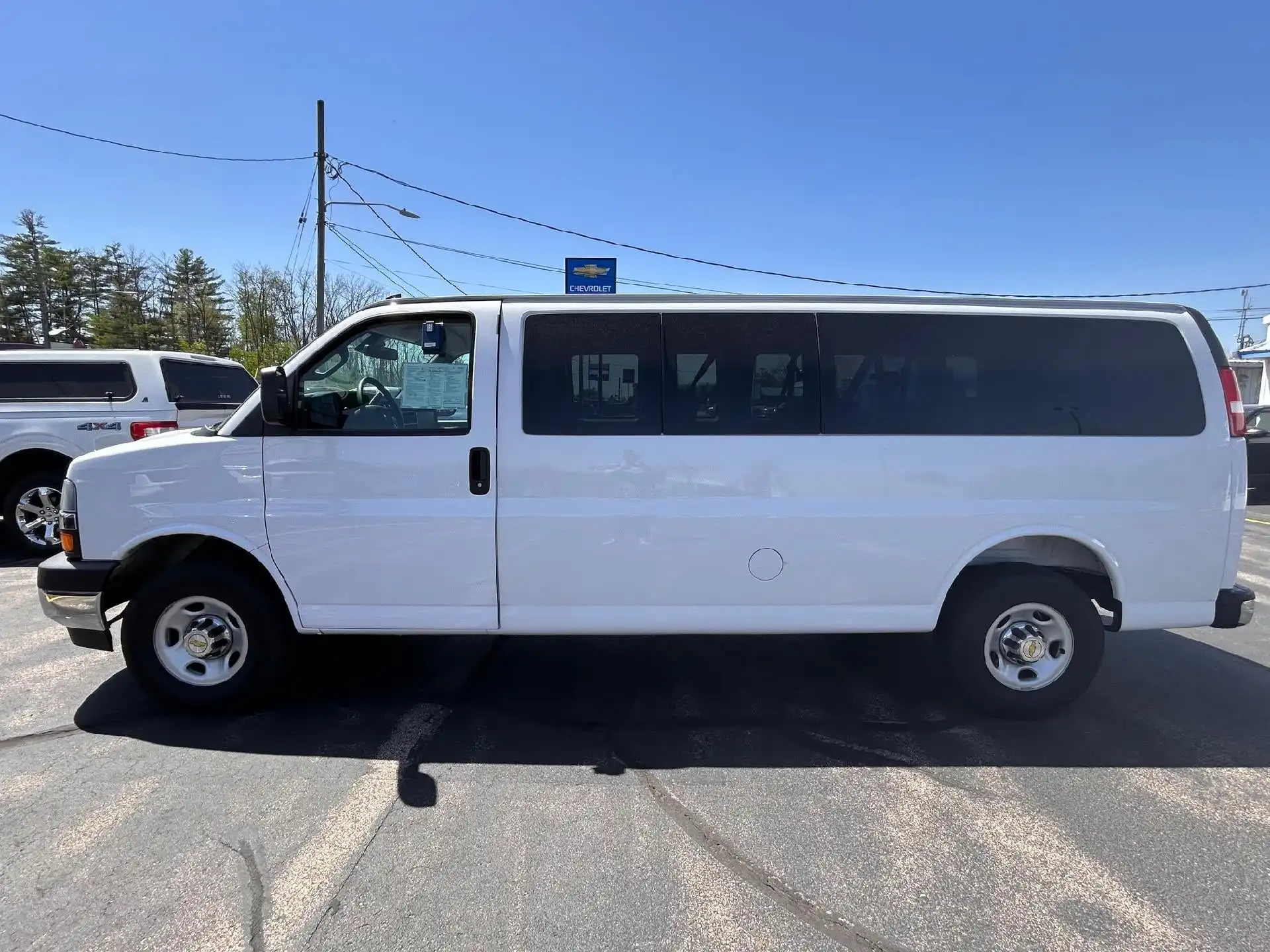 2025 Chevrolet Express 3500 LT Extended's photo