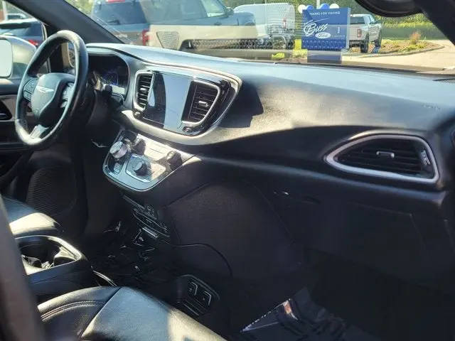 2020 Chrysler Pacifica Touring L Plus photo 5
