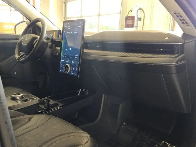 2023 Ford Mustang-Mach-e Premium photo 4
