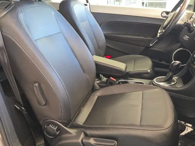 2013 Volkswagen Beetle 2.5L Conv. auto PZEV photo 3