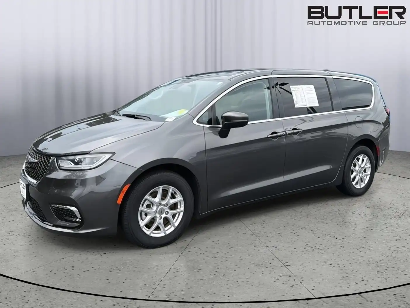 2023 Chrysler Pacifica Touring L's photo