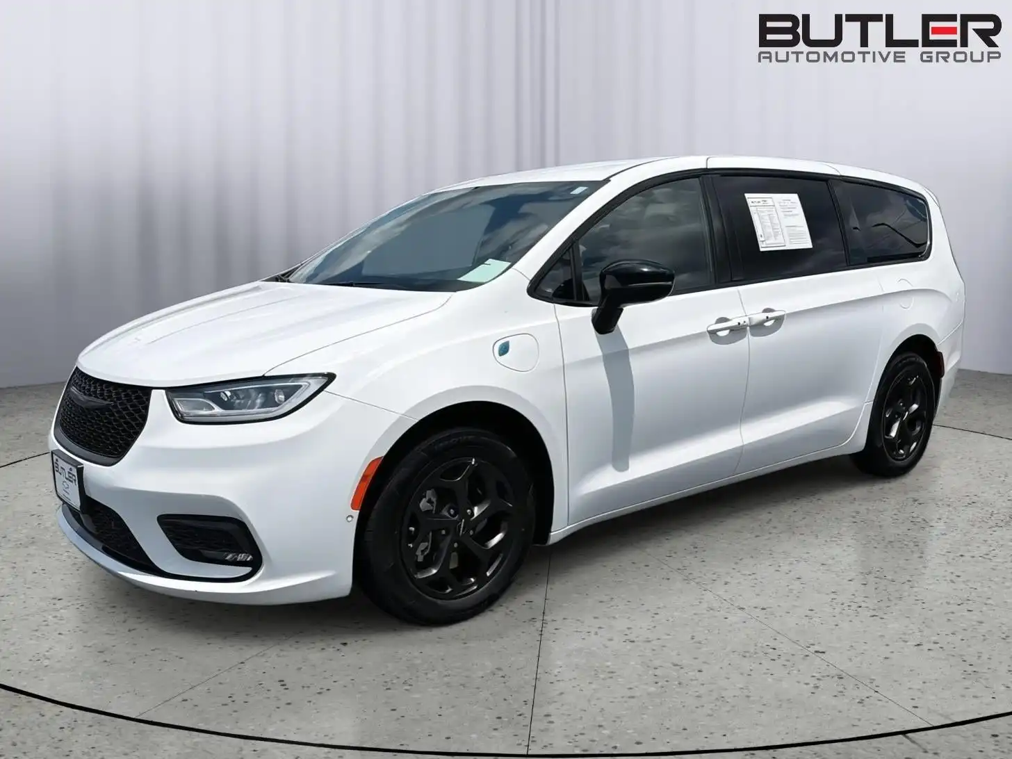 2024 Chrysler Pacifica Hybrid Select S-Appearance PHEV's photo