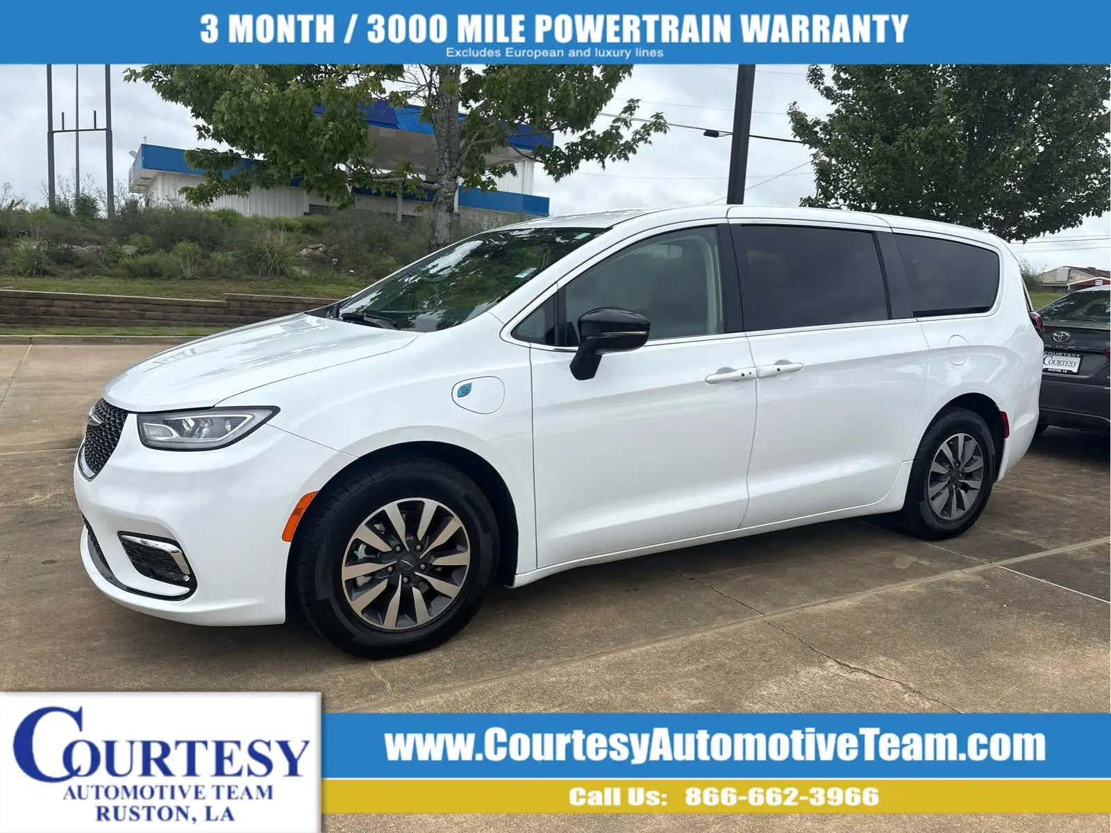 2024 Chrysler Pacifica Hybrid Select PHEV photo 1