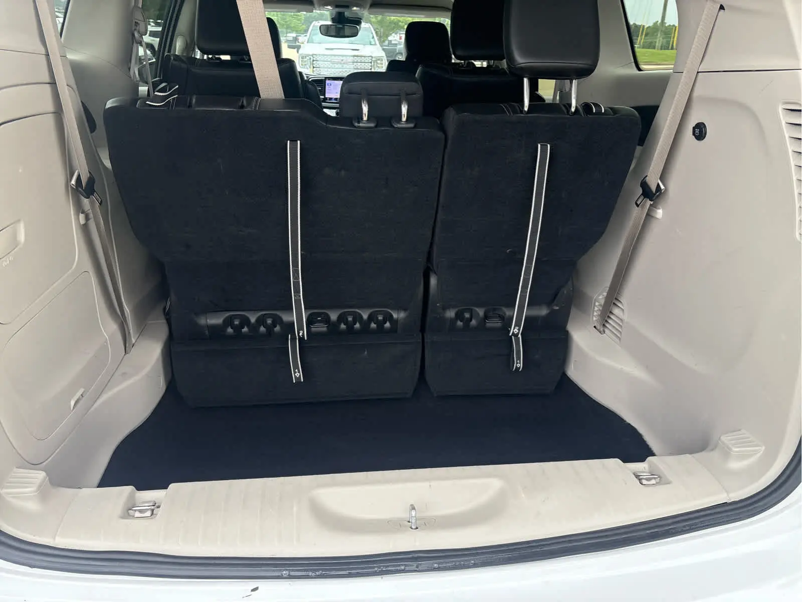 2024 Chrysler Pacifica Hybrid Select PHEV photo 5