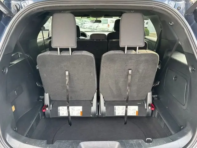 2019 Ford Explorer XLT FWD photo 3