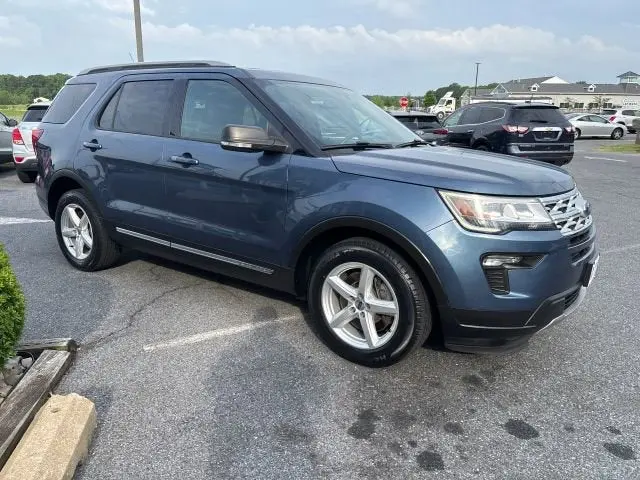 2019 Ford Explorer XLT FWD photo 4
