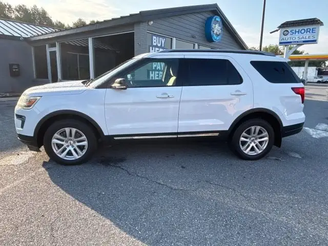 2018 Ford Explorer XLT 4WD photo 1