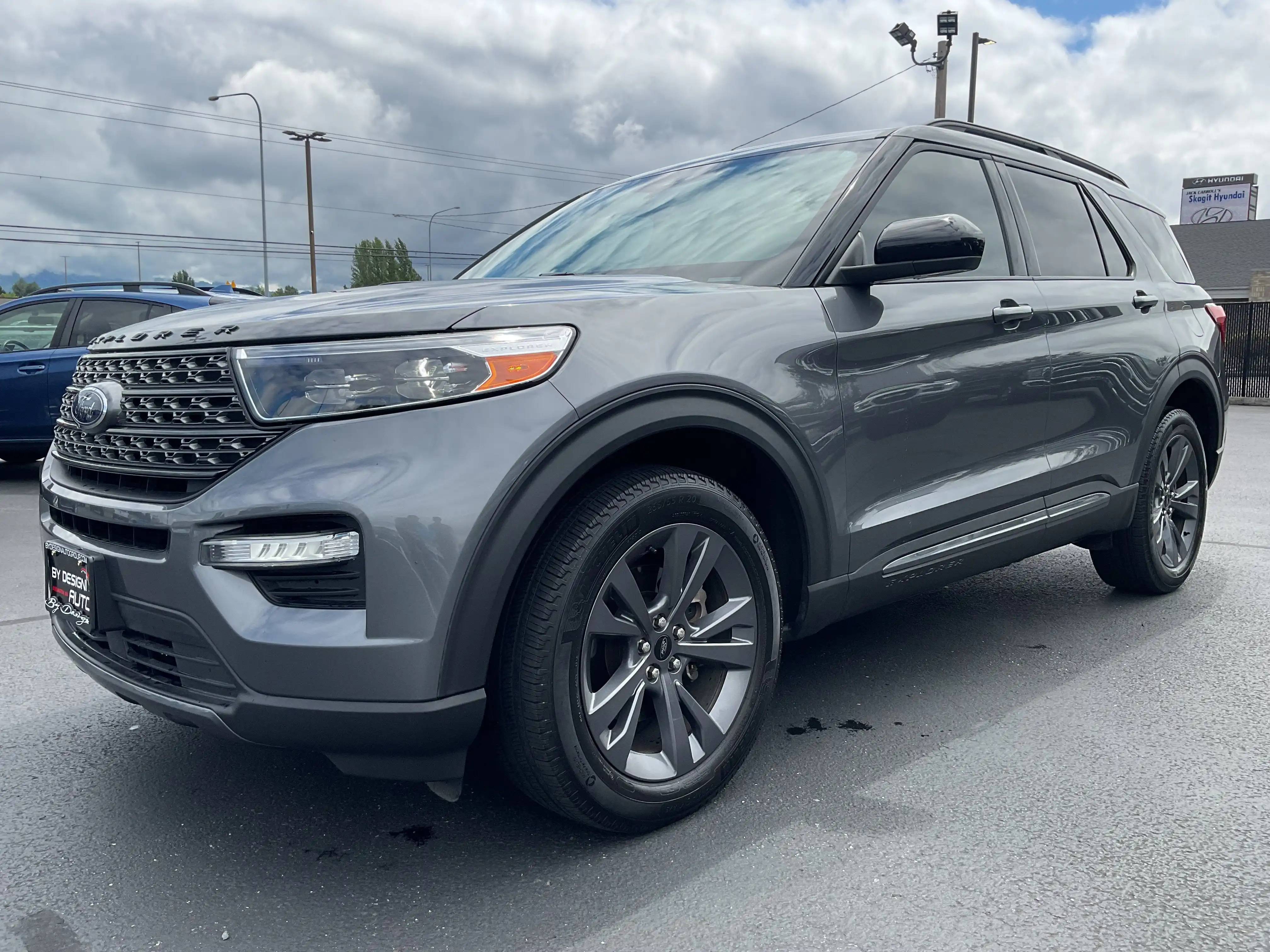 2023 Ford Explorer XLT 4WD's photo