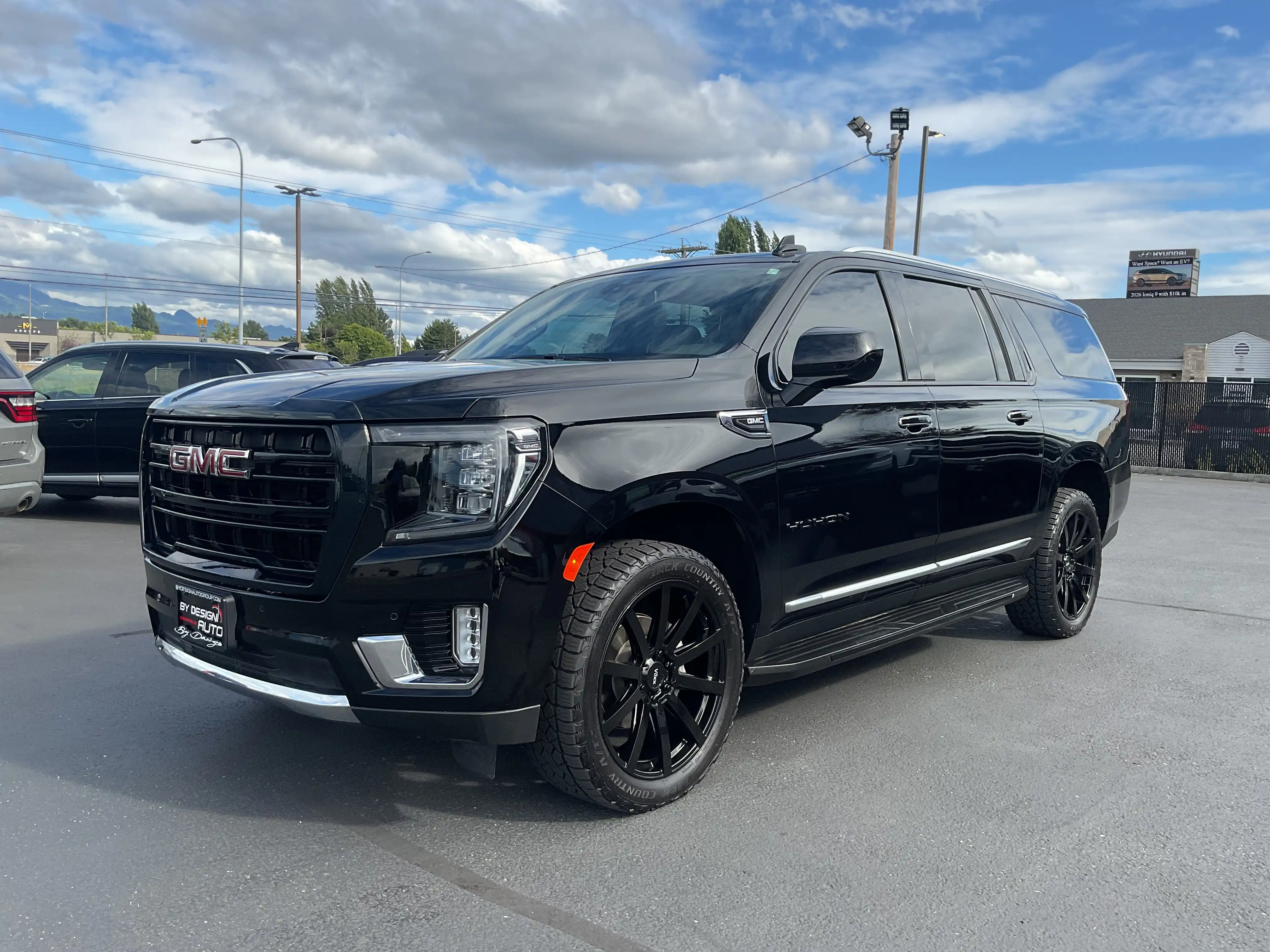 2024 GMC Yukon 4WD SLT's photo
