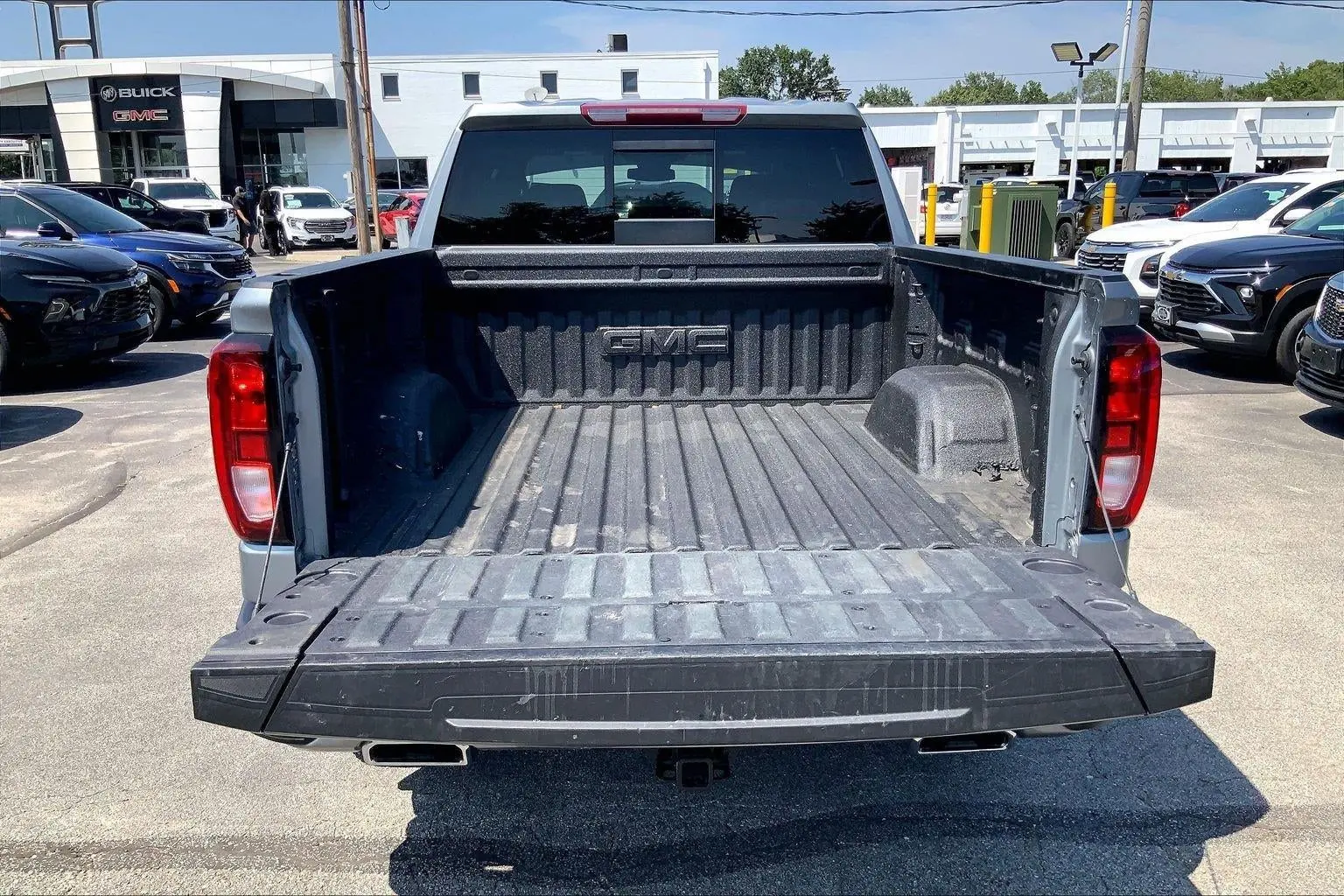 2024 GMC Sierra 4WD Crew Cab Standard Box Elevation photo 4
