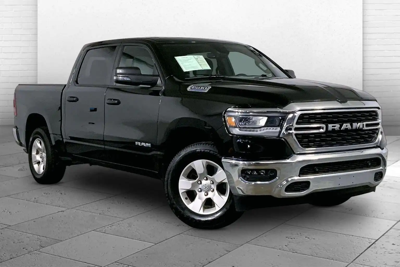 2023 RAM 1500 Big Horn/Lone Star 4x4 Crew Cab 5'7's photo