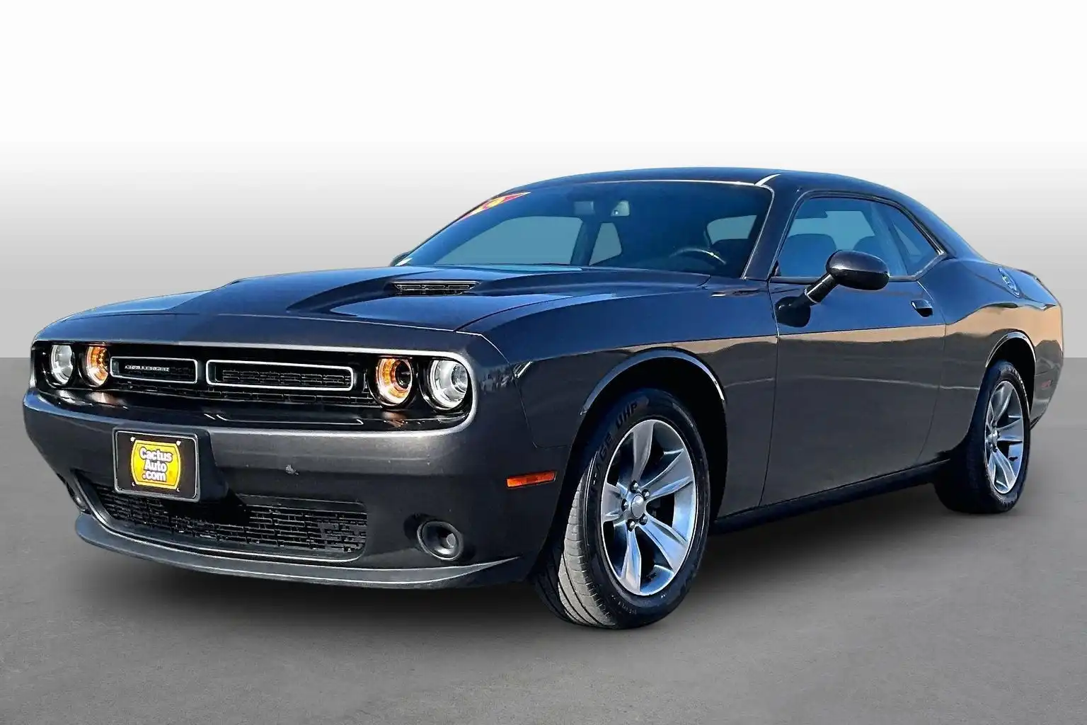 2019 Dodge Challenger SXT Auto's photo