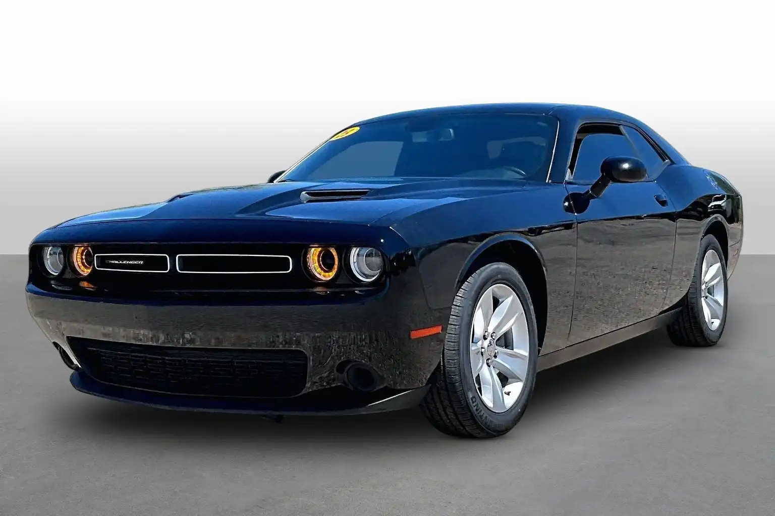 2023 Dodge Challenger SXT Auto's photo
