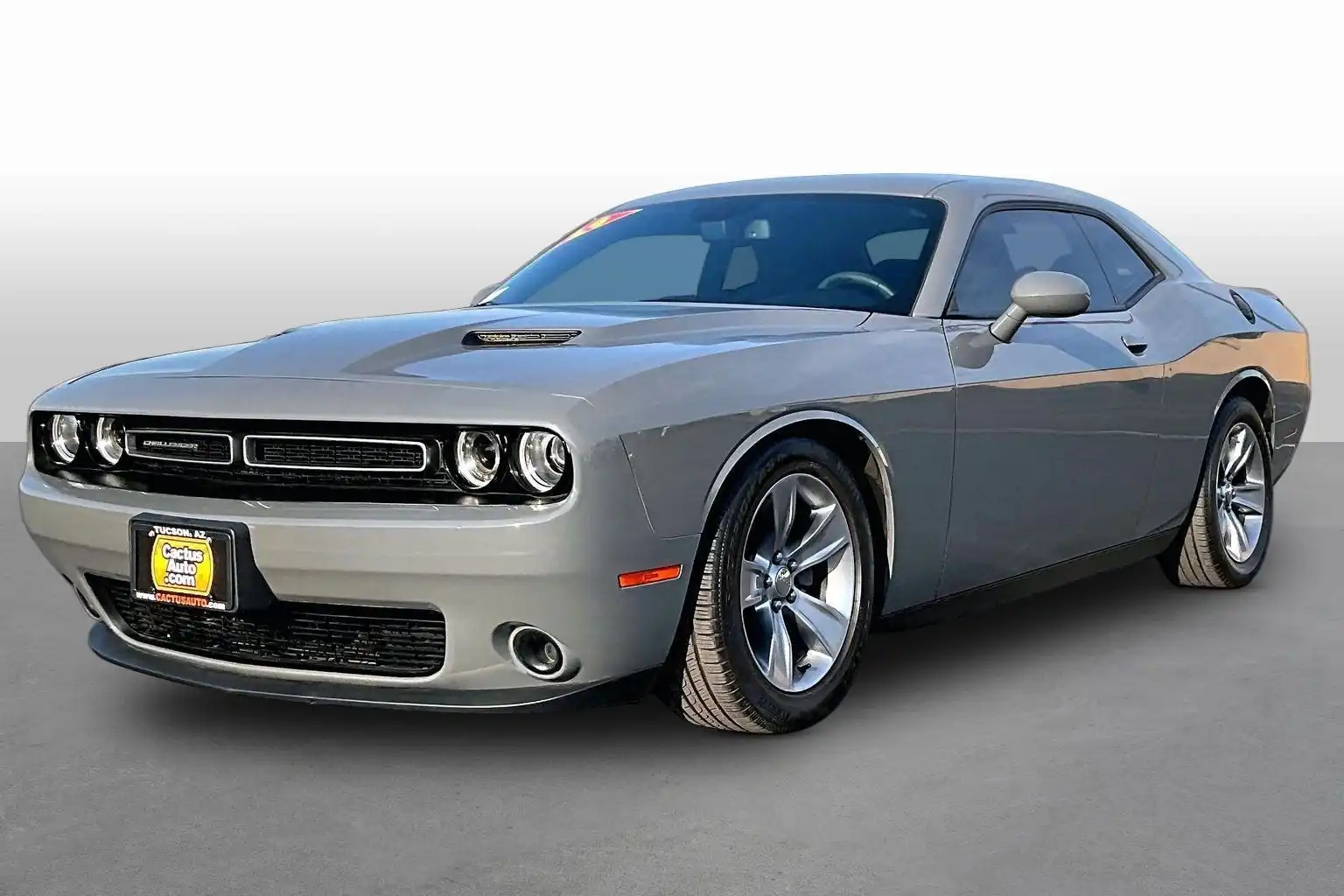 2019 Dodge Challenger SXT Auto's photo