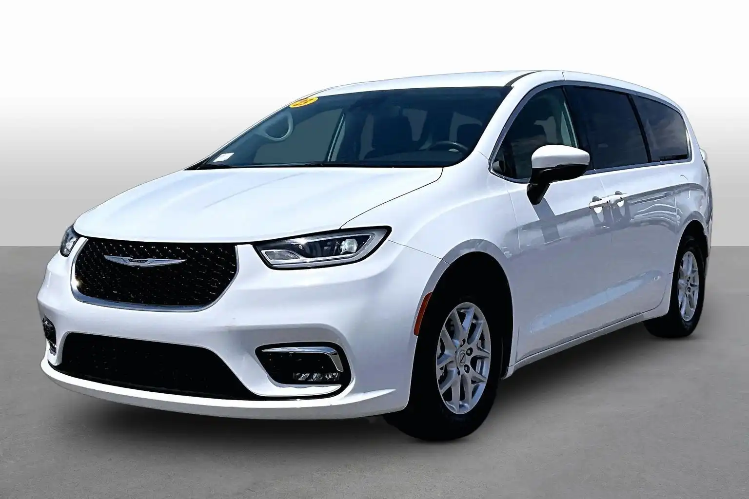 2023 Chrysler Pacifica Touring L's photo