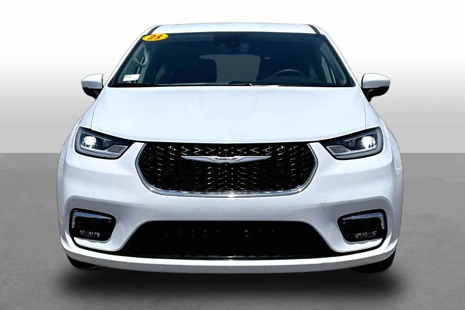 2023 Chrysler Pacifica Touring L photo 3