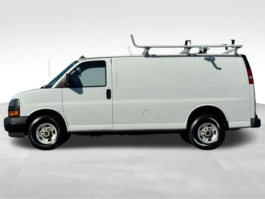 2023 GMC Savana 2500 photo 4