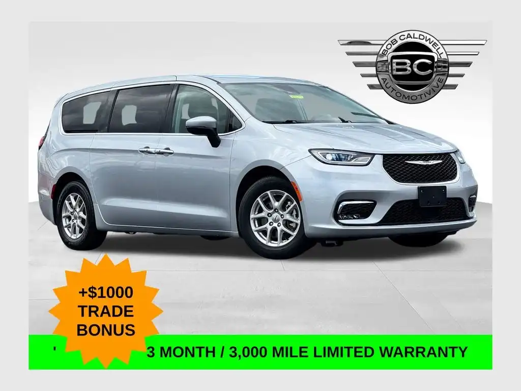 2023 Chrysler Pacifica Touring L's photo