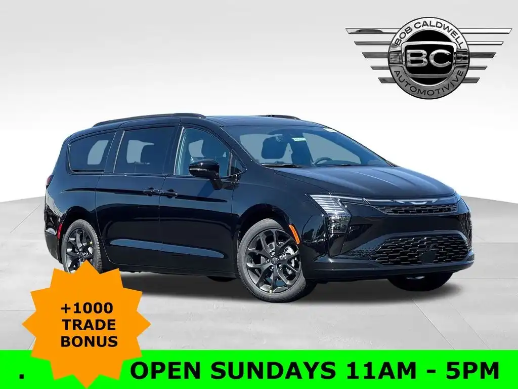 2027 Chrysler Pacifica Limited's photo