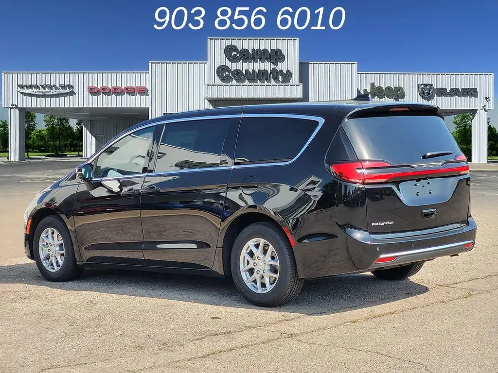 2027 Chrysler Pacifica Select photo 3