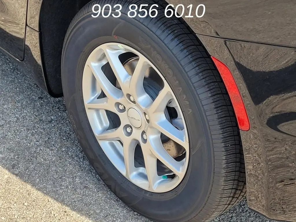 2027 Chrysler Pacifica Select photo 5