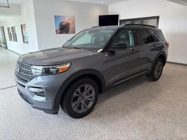 2024 Ford Explorer XLT 4WD photo 3