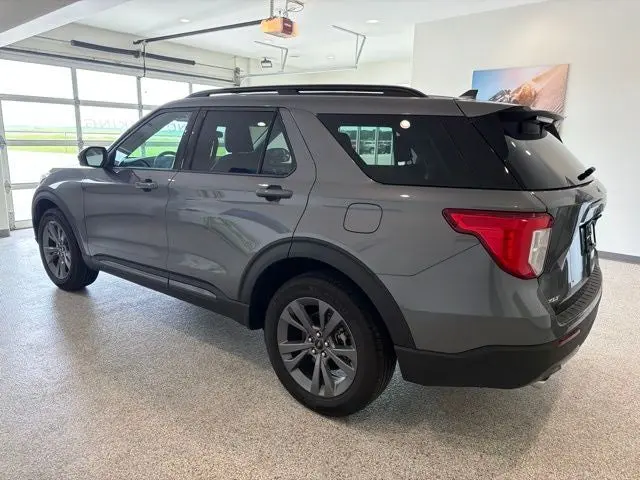 2024 Ford Explorer XLT 4WD photo 4