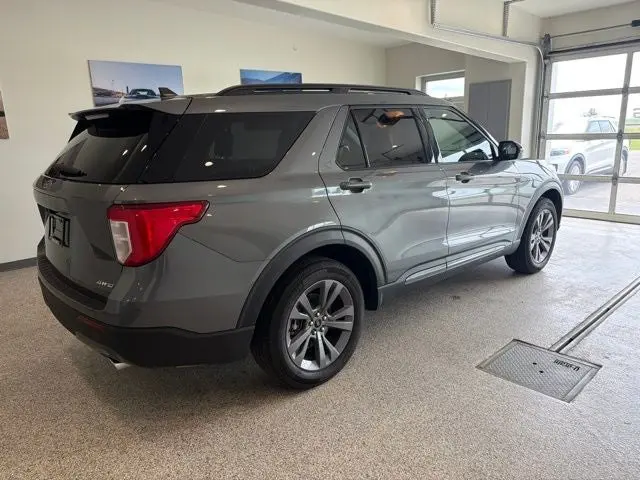 2024 Ford Explorer XLT 4WD photo 5