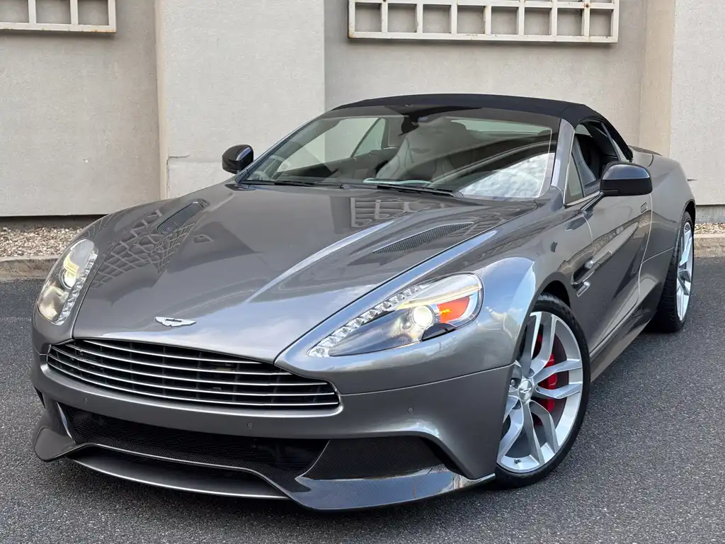2016 Aston Martin Vanquish Volante Carbon's photo
