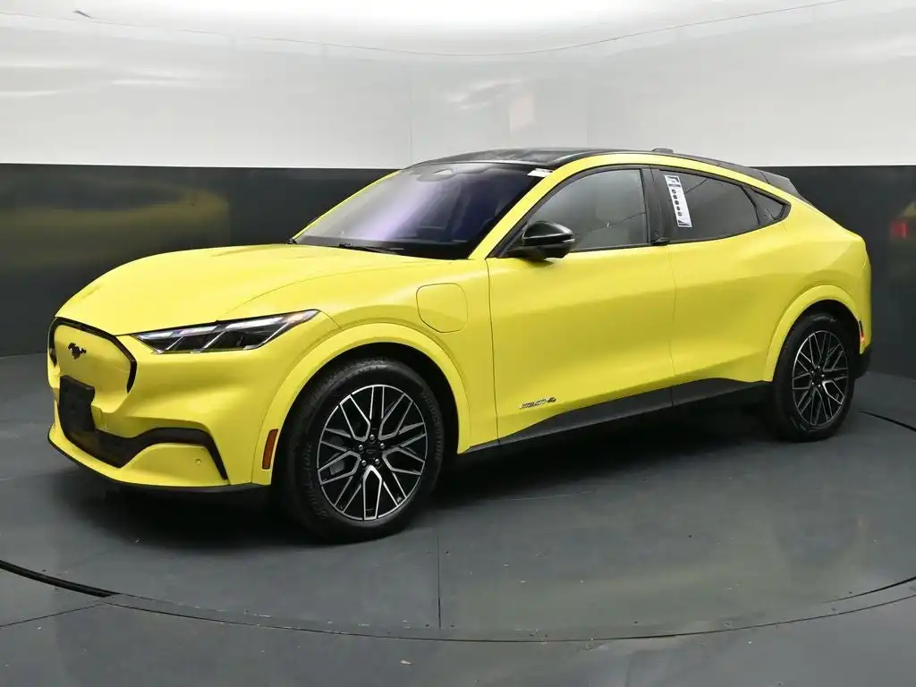 2025 Ford Mustang-Mach-e Premium's photo