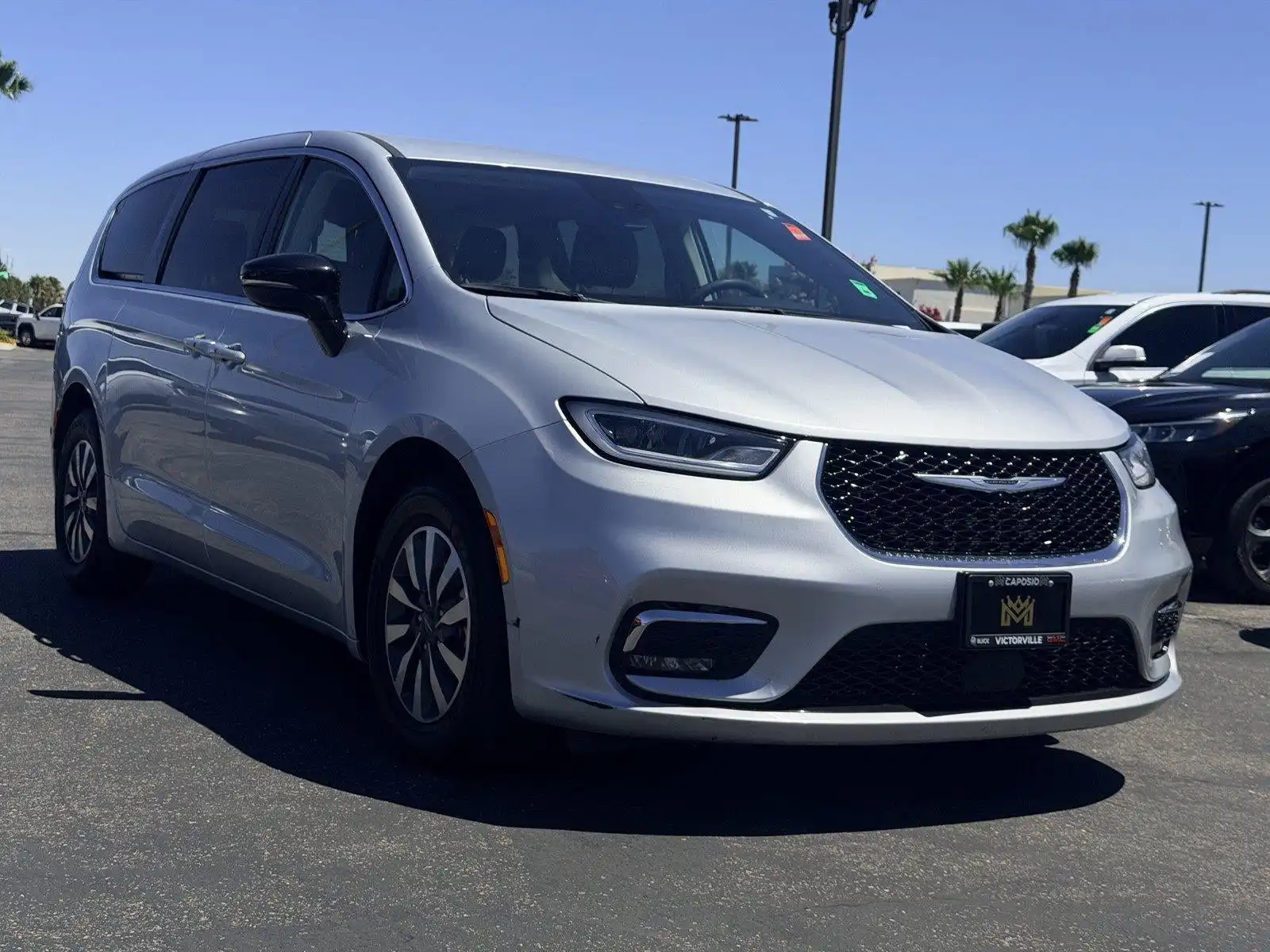 2024 Chrysler Pacifica Hybrid Select PHEV's photo