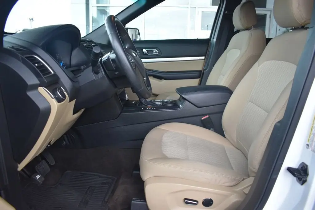 2016 Ford Explorer Base FWD photo 3