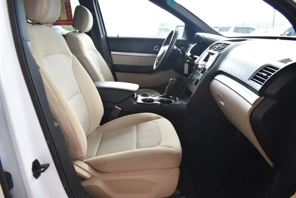 2016 Ford Explorer Base FWD photo 4