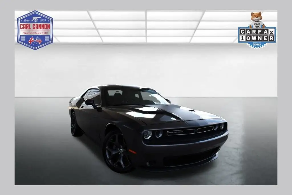2017 Dodge Challenger SXT Plus photo 1