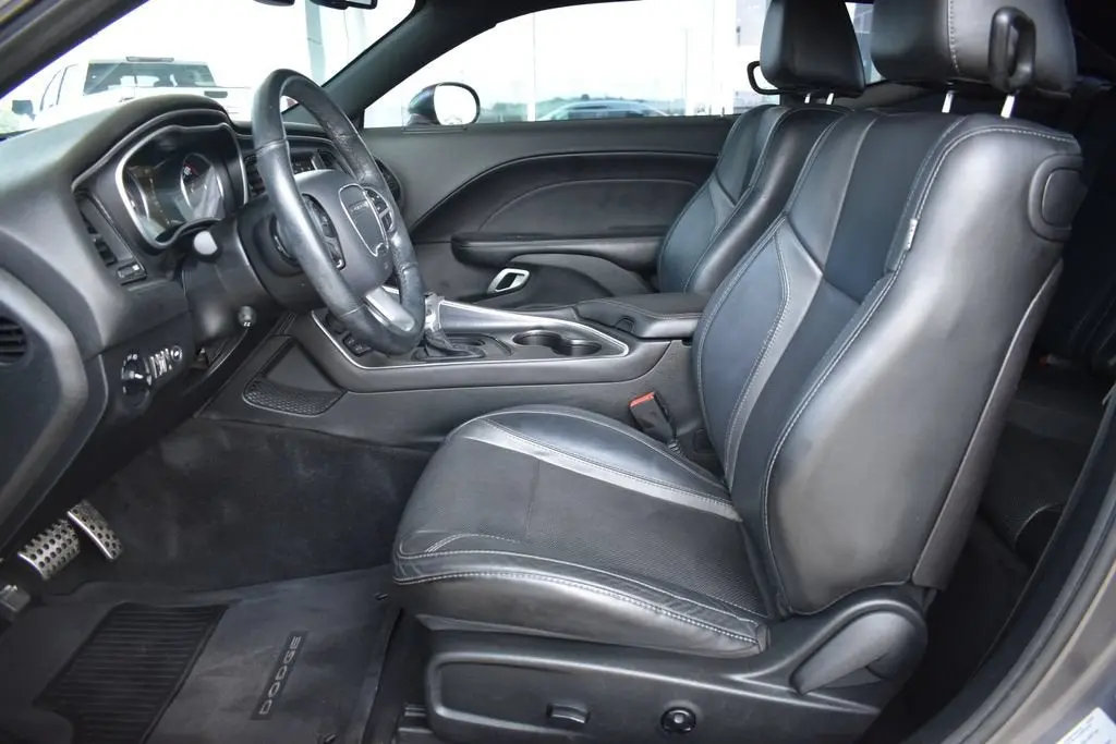 2017 Dodge Challenger SXT Plus photo 3
