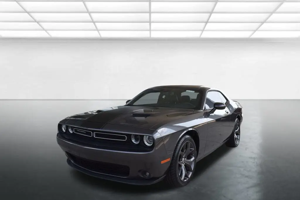 2017 Dodge Challenger SXT Plus photo 5