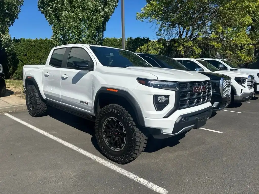 2026 GMC Canyon 4WD AT4 Crew Cab Short Box's photo